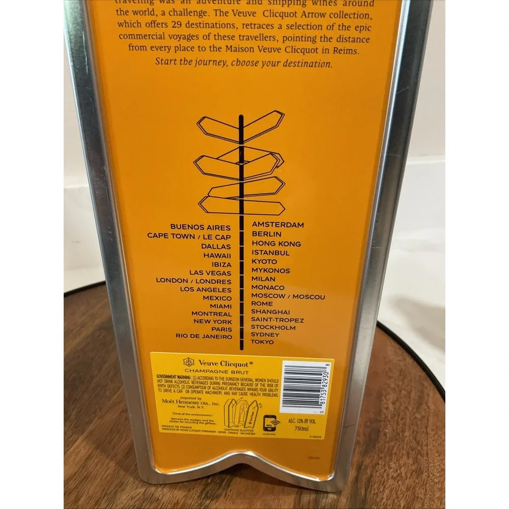 Limited Edition VEUVE CLICQUOT Destination ROME Arrow Presentation Box Tin Empty